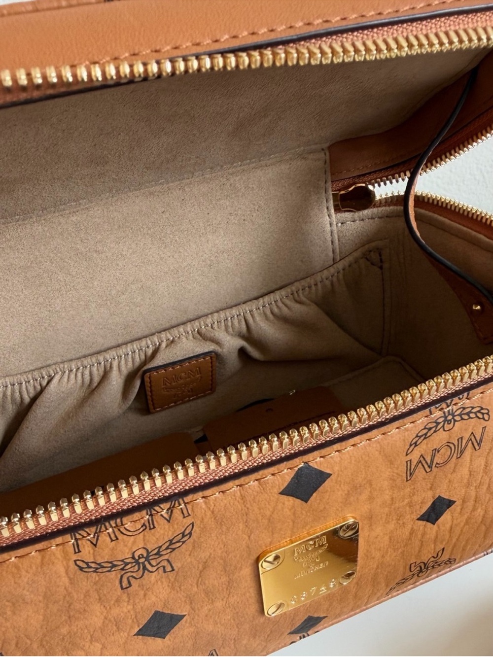MCM Cognac Monogram Vanity Case with Gold Hardware - Picture 4 of 11